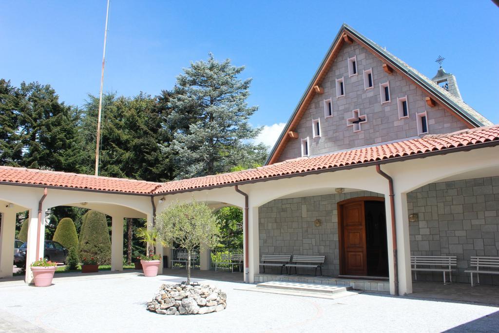 Centro Di Spiritualita Maria Candida Armeno Екстер'єр фото